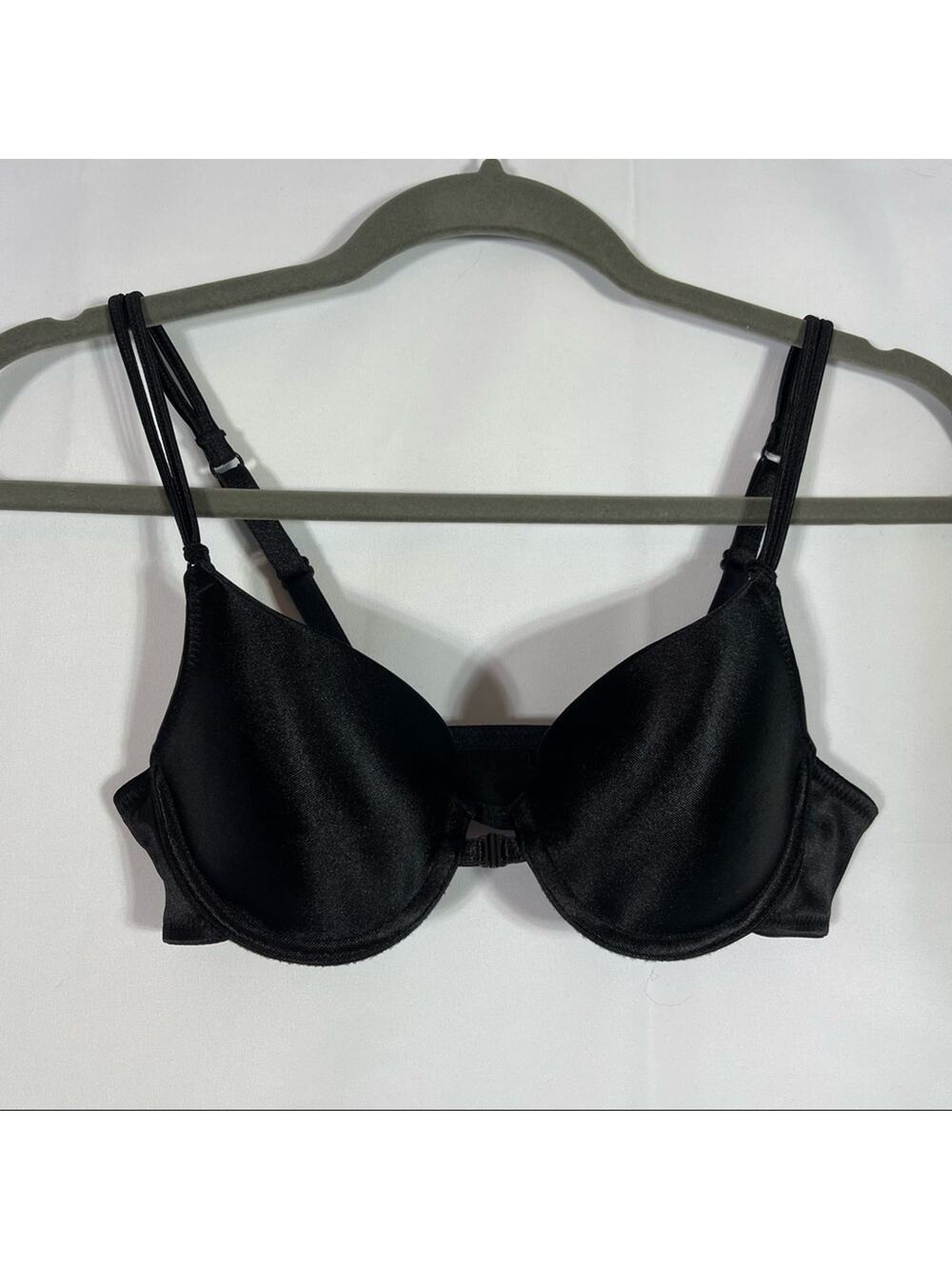Delicates Bra, Size 34A. In excellent condition!